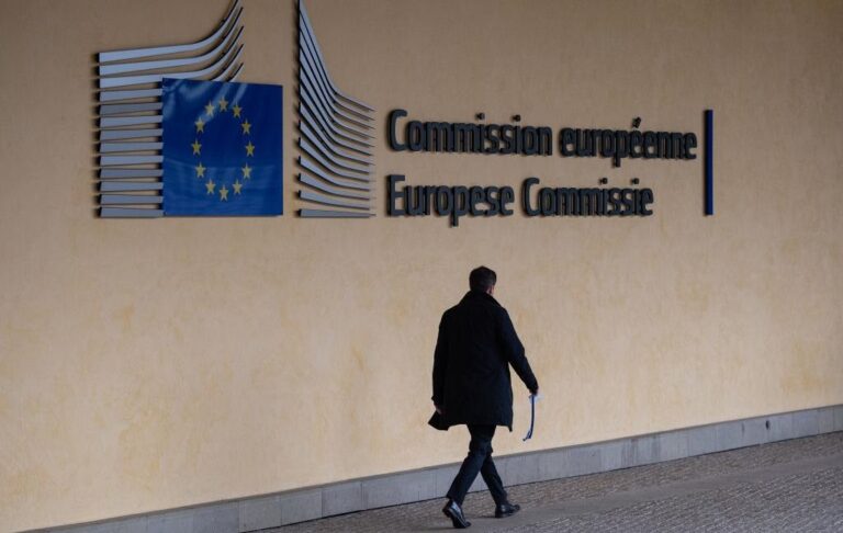 Фото для новини:Попри вето Орбана: ЄС продовжує готувати кредит Україні