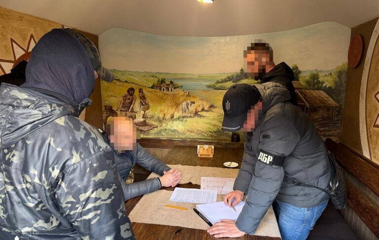 Фото для новини:Посадовця Укрзалізниці викрили на $100 тис. хабаря