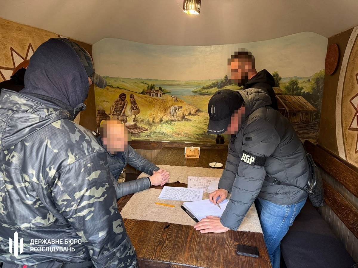 Фото для новини:Посадовця УЗ взяли під варту за хабар у $100 тисяч