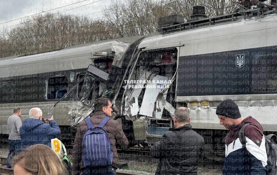 Фото для новини:Поїзд Інтерсіті+ потрапив в аварії на Вінниччині