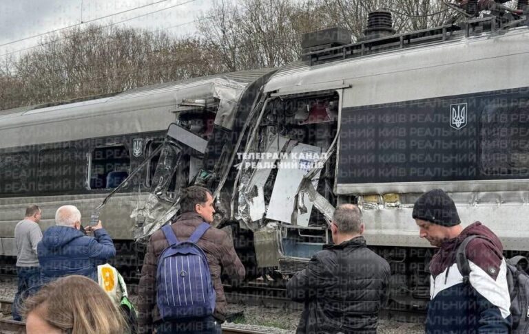 Фото для новини:Поїзд Інтерсіті+ потрапив в аварію на Вінниччині