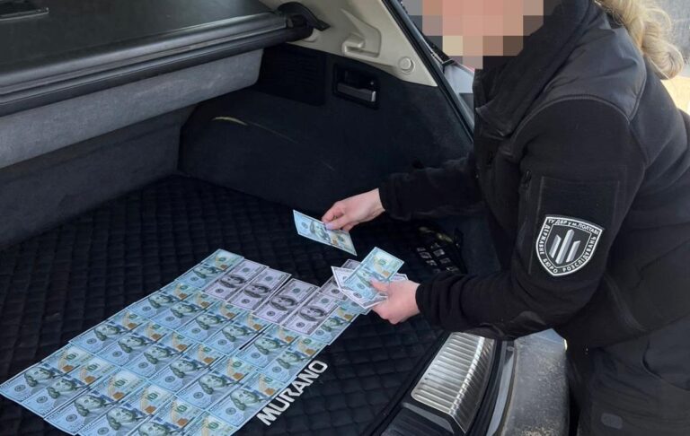 Фото для новини:Правоохорониця "продавала" фіктивну службу у штрумовому батальйоні