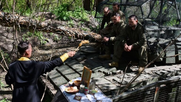 Фото для новини:Режим тиші на Великдень: чи будуть на свято припинені бойові дії