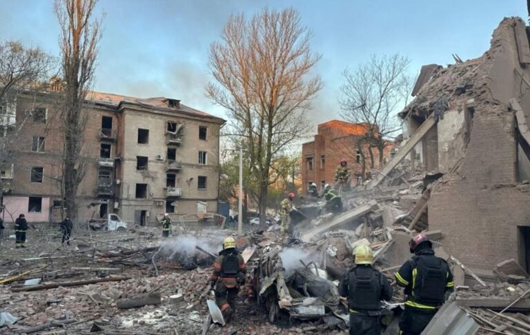 Фото для новини:РФ повторно атакувала Дніпро: є пошкодження