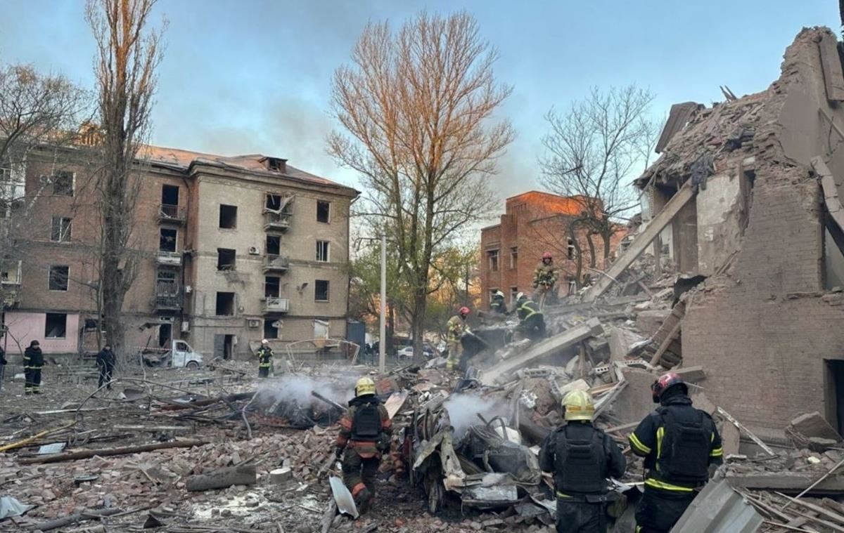 Фото для новини:РФ повторно атакувала Дніпро: є пошкодження