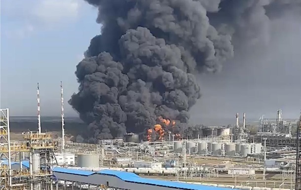 Фото для новини:Росія офіційно заборонила експорт бензину