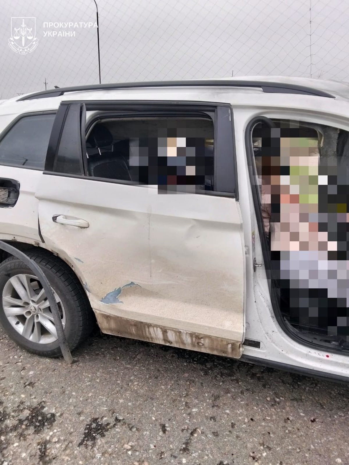 Фото для новини:Росіяни атакували цивільне авто у Херсоні, є загиблі