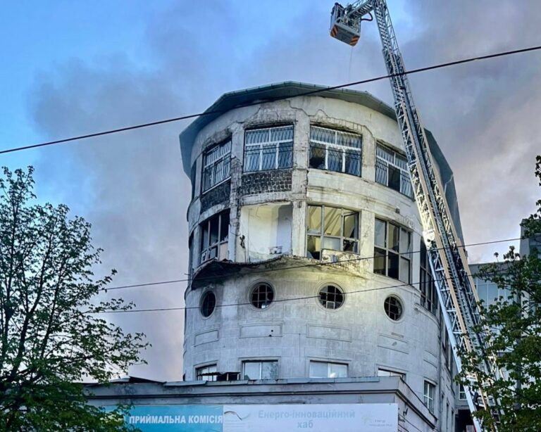 Фото для новини:Росіяни вдарили по вишах Дніпра