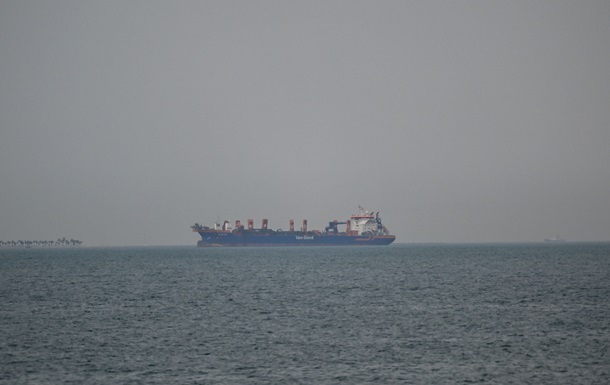 Фото для новини:Рух через Ормуз майже зупинився - Bloomberg