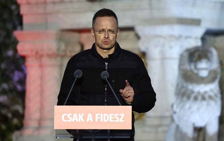 Фото для новини:Сіярто зник з публічного простору після поразки Орбана - ЗМІ