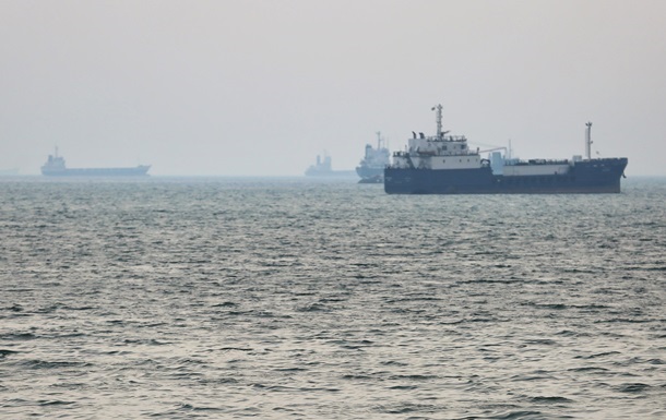 Фото для новини:США у водах Азії перехопили три нафтові танкери Ірану
