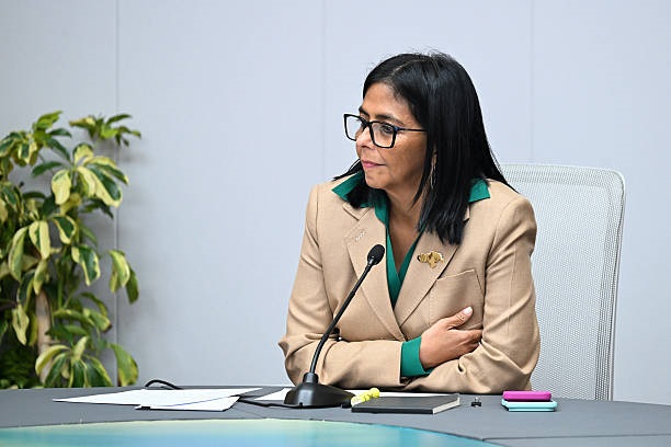 Фото для новини:США зняли санкції з тимчасової президентки Венесуели