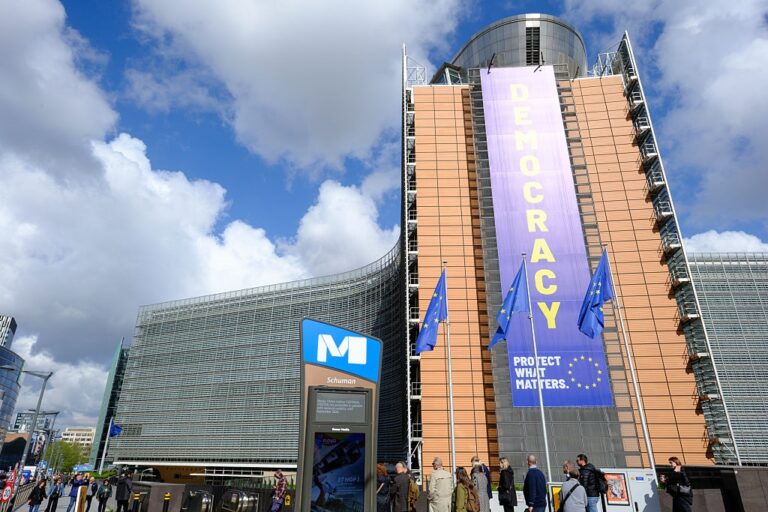 Фото для новини:Стало відомо, як Київ погасить кредит в &euro;90 млрд