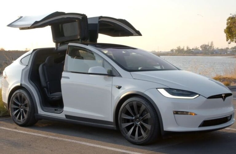 Фото для новини:Tesla завершила виробництво Model S і Model X