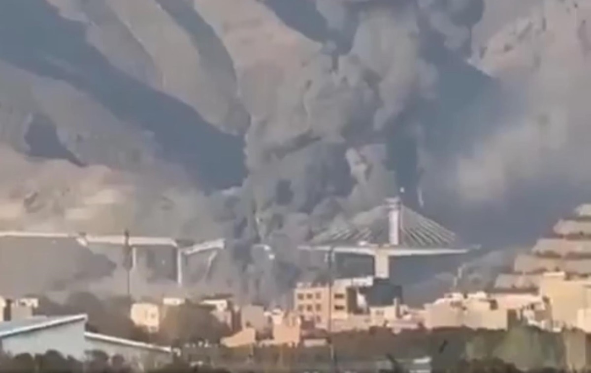 Фото для новини:Трамп похвалився руйнуванням "найбільшого мосту в Ірані"