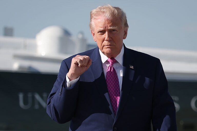 Фото для новини:Трамп пригрозив заблокувати Ормузьку протоку