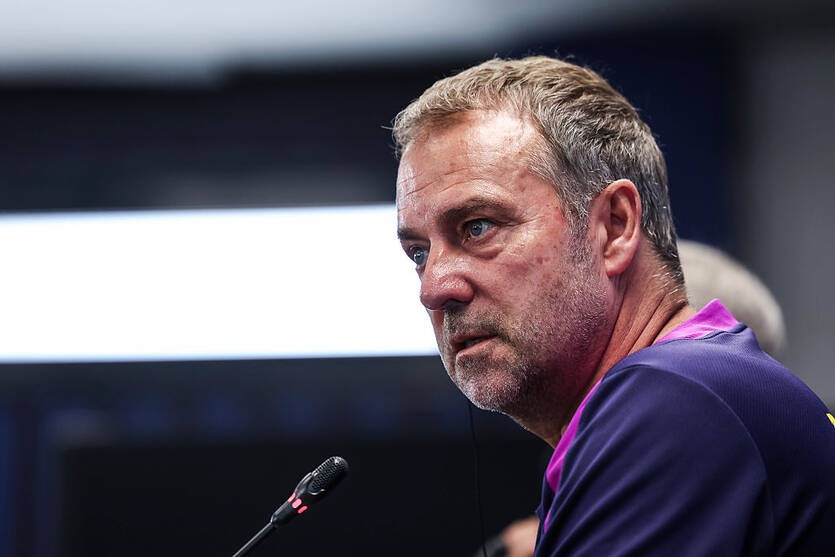 Фото для новини:Тренер Барселони заінтригував заявою про майбутнє в клубі