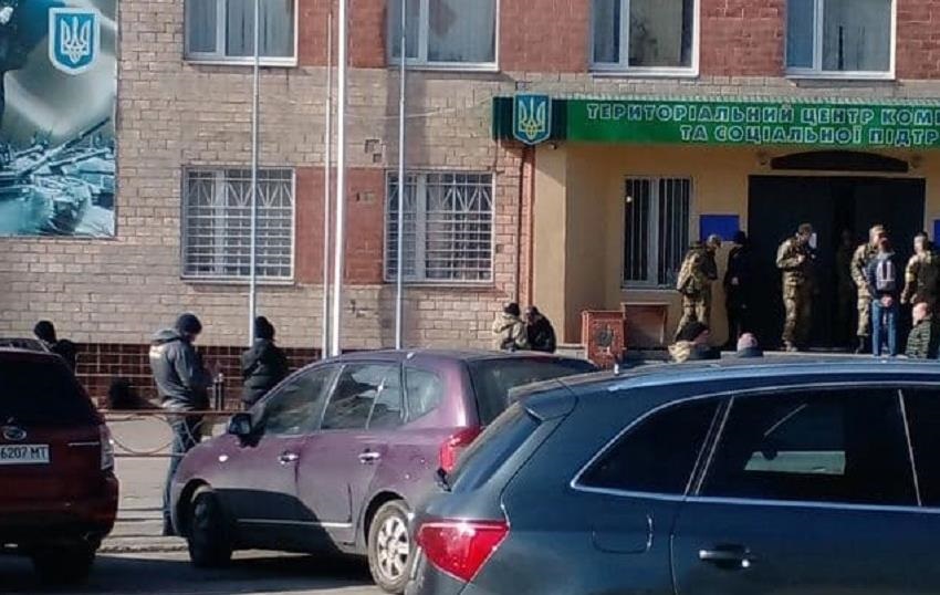 Фото для новини:У Білій Церкві чоловік кинув гранату під ТЦК