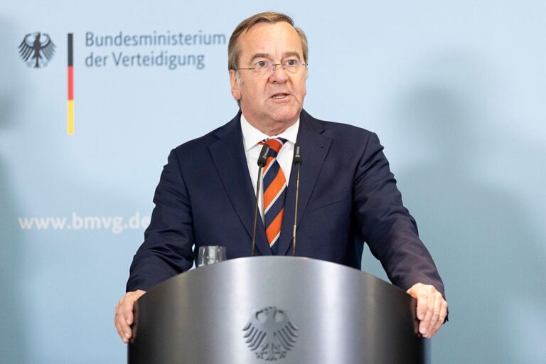 Фото для новини:У Бундесвері обмежили використання телефонів через шпигунство