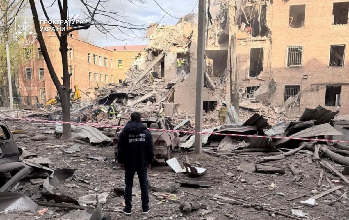 Фото для новини:У Дніпрі знайшли загиблих під завалами