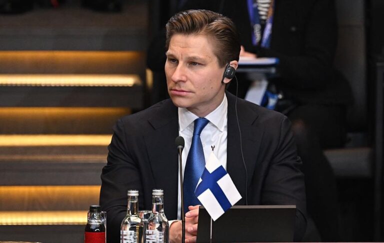 Фото для новини:У Фінляндії розглядають дозвіл на ввезення ядерної зброї