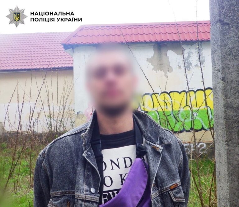 Фото для новини:У Києві чоловік з пістолетом погрожував перехожим