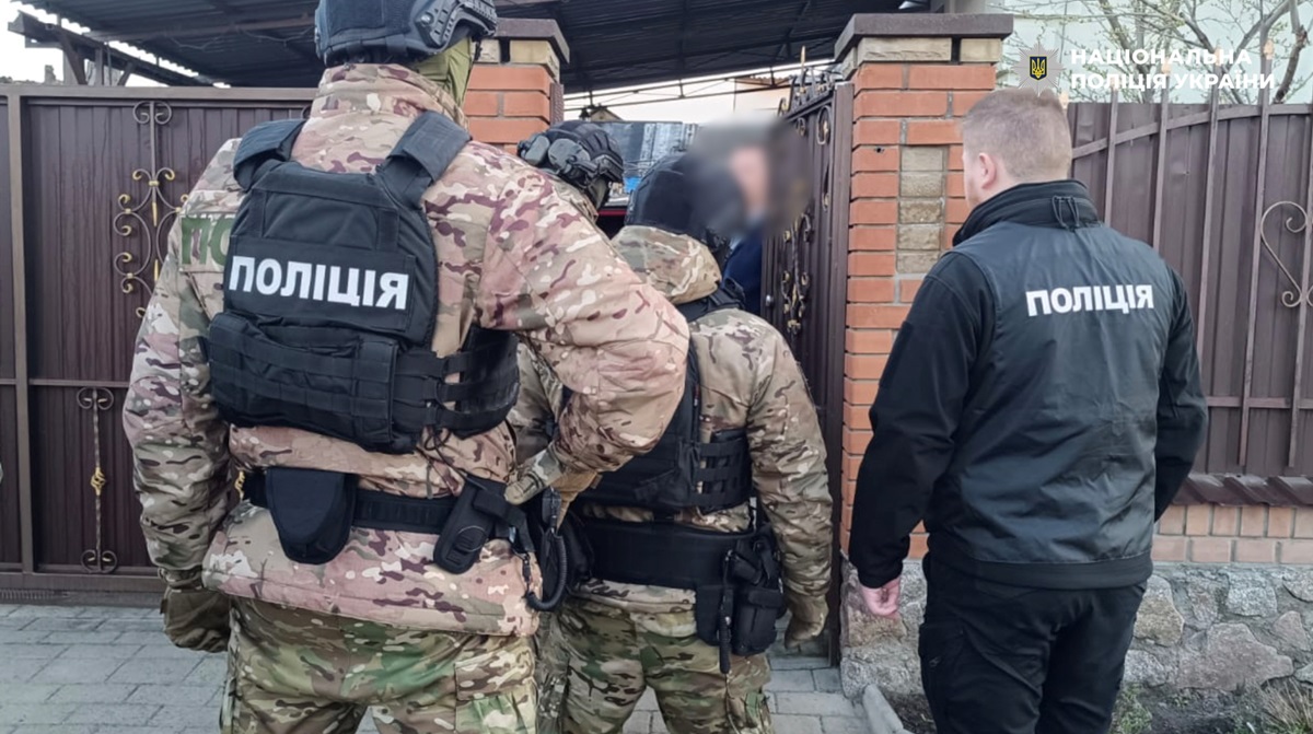 Фото для новини:У Кропивницькому викрили групу квартирних шахраїв