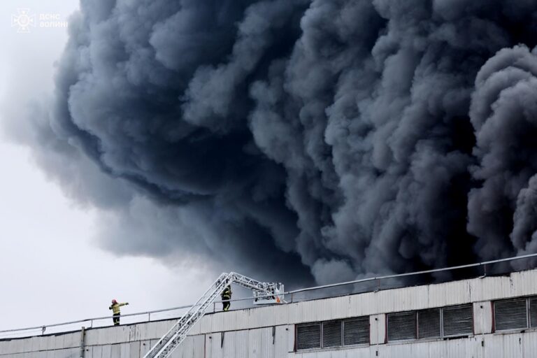 Фото для новини:У Луцьку ліквідували пожежі після ударів РФ
