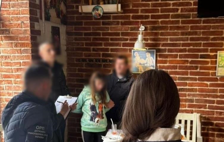 Фото для новини:У Луцьку жінка продала 6-річного сина за 25 тисяч доларів