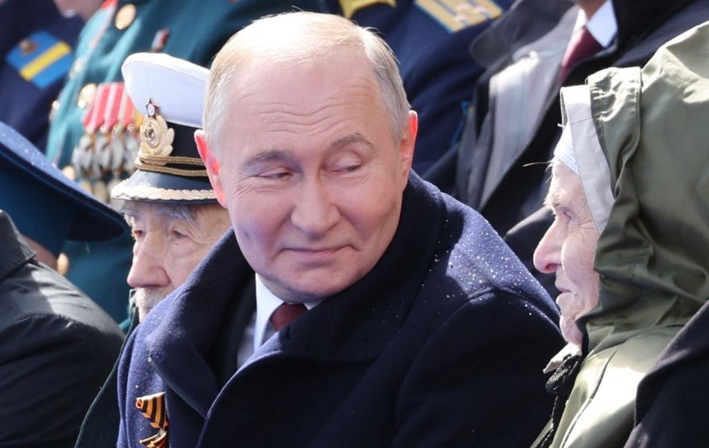 Фото для новини:У Москві через парад 9 травня повністю відключать мобільний зв'язок - ЗМІ