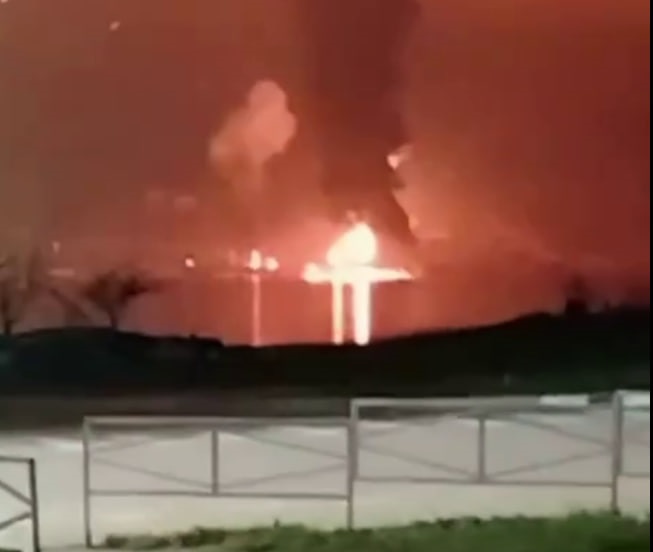 Фото для новини:У Новоросійську через БпЛА знову палає порт - ЗМІ