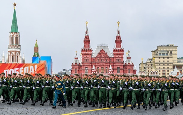 Фото для новини:У РФ пояснили, чому парад у Москві пройде без військової техніки