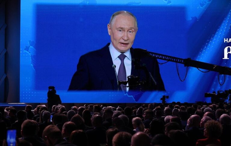 Фото для новини:У Росії триває рекордне падіння рейтингу Путіна