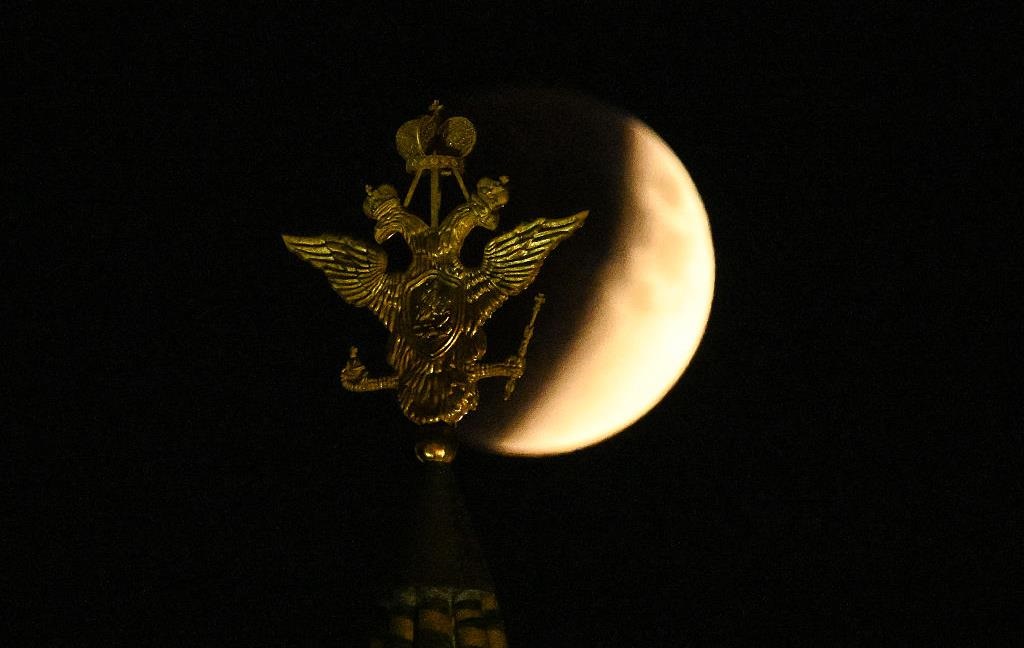 Фото для новини:У Росії заговорили про "суверенні території" на Місяці