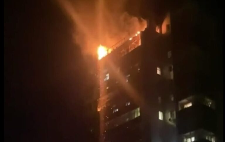 Фото для новини:У Сумах БПЛА влучив у багатоповерхівку