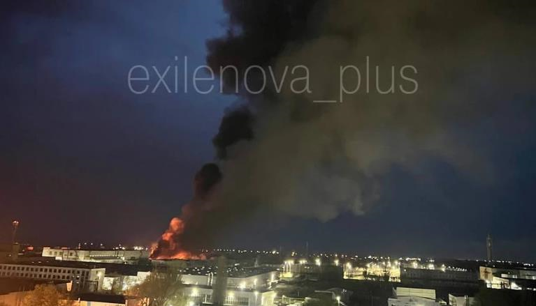 Фото для новини:У Таганрозі спалахнула масштабна пожежа після ракетного удару