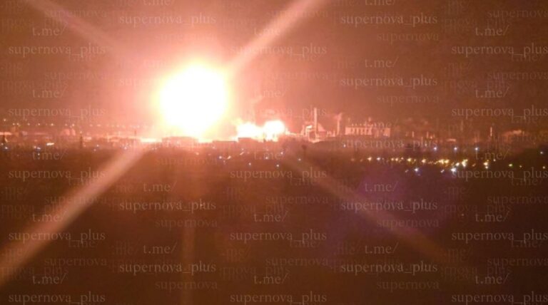 Фото для новини:У Тольятті палає хімзавод - соцмережі