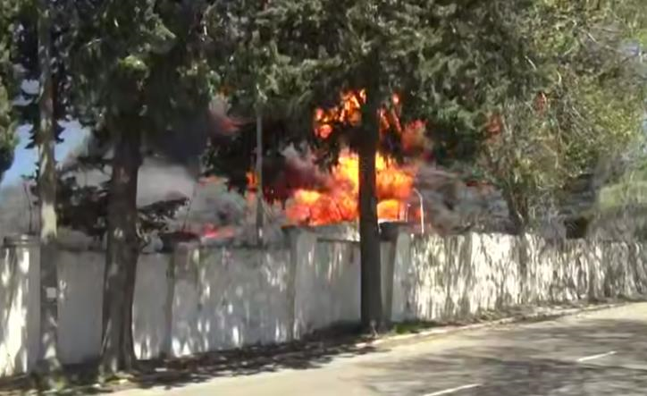 Фото для новини:У Туапсе через пожежу на НПЗ призупинили подачу води