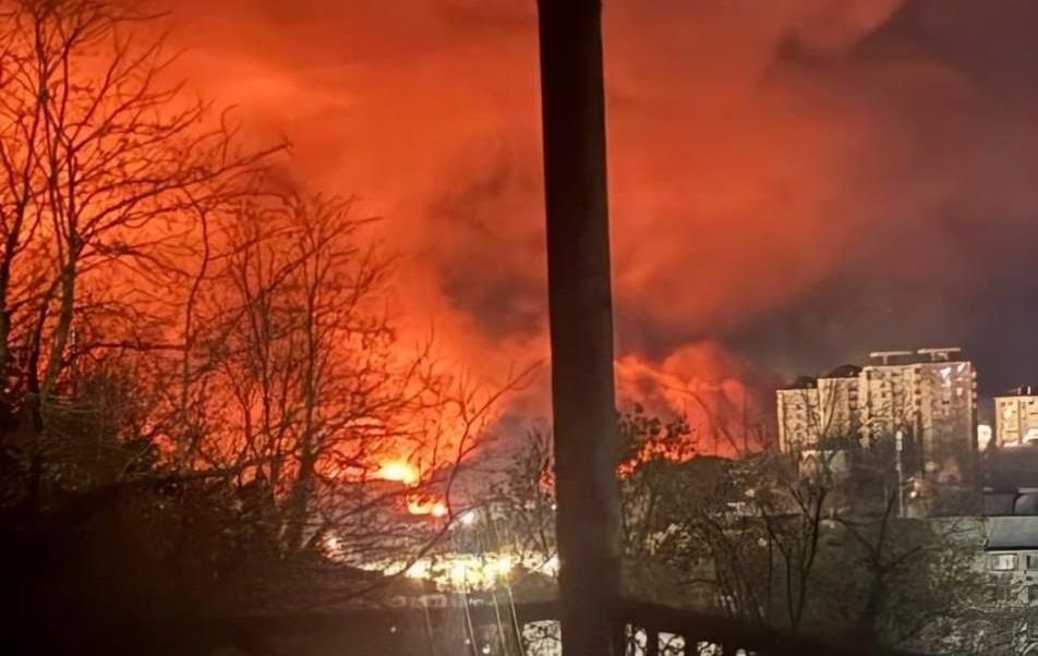 Фото для новини:У Туапсе дрони підпалили нафтобазу