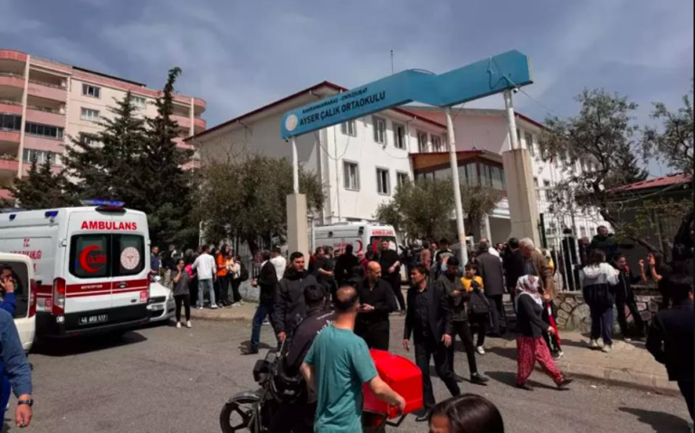 Фото для новини:У Туреччині стався другий за два дні напад на школу: є жертви