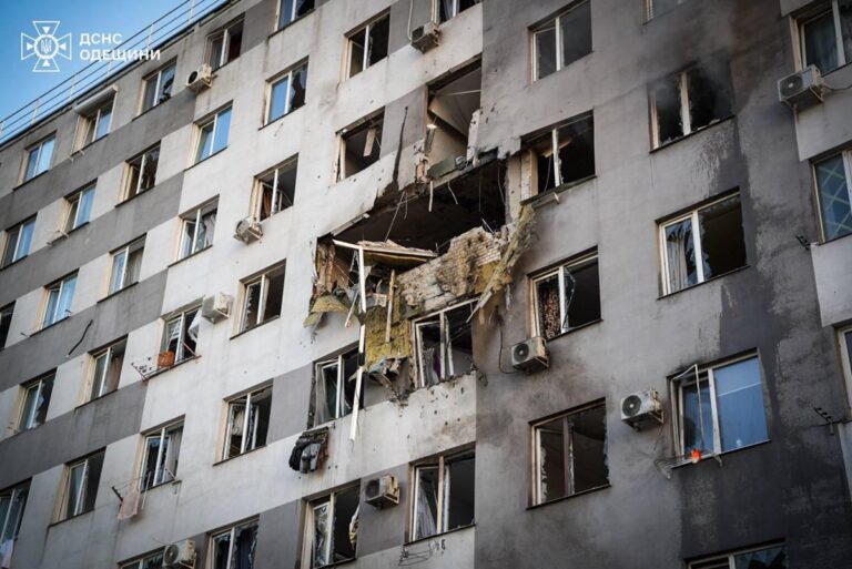 Фото для новини:Удар по Одесі: загинув чоловік, шестеро постраждалих