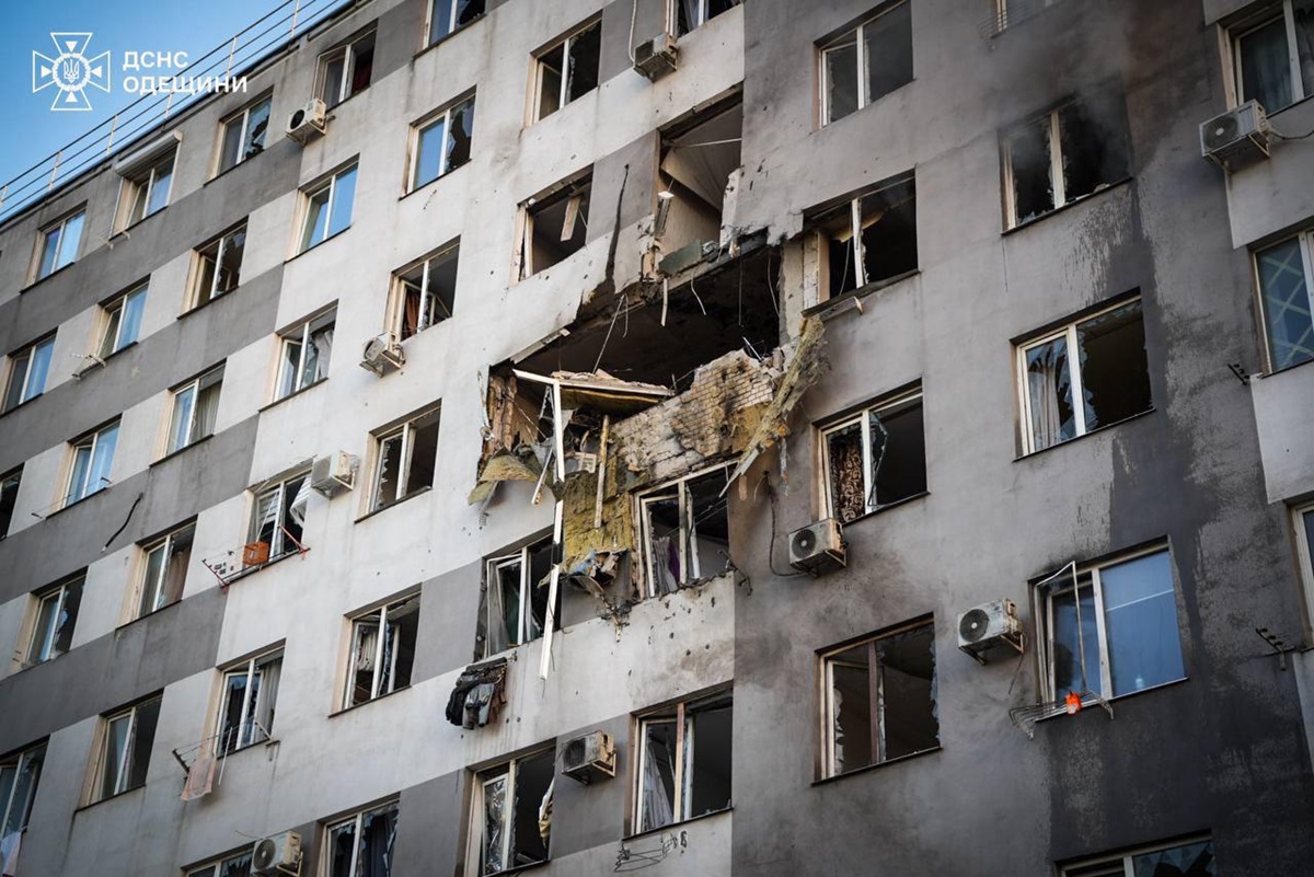 Фото для новини:Удар по Одесі: загинув чоловік, шестеро постраждалих