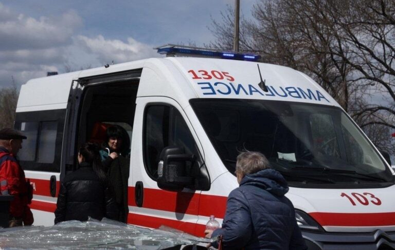 Фото для новини:Удар РФ по Дніпру: 13 постраждалих - у реанімації