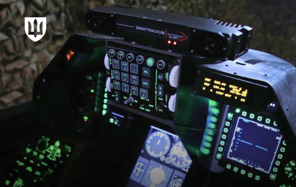 Фото для новини:Україна отримала мобільні тренажери для підготовки пілотів F-16