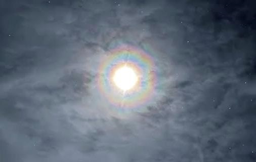 Фото для новини:Українські полярники показали вінець Місяця