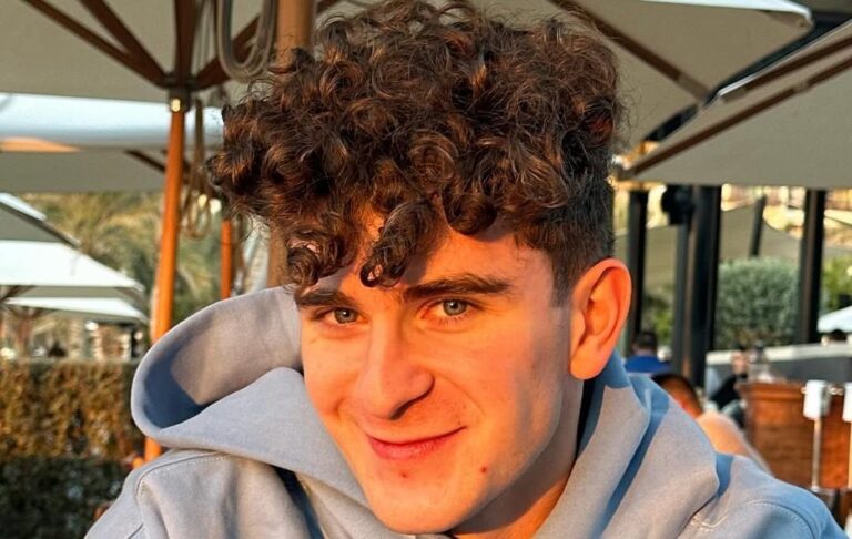 Фото для новини:Український блогер-мільйонник зрікся України та одружився з росіянкою в РФ