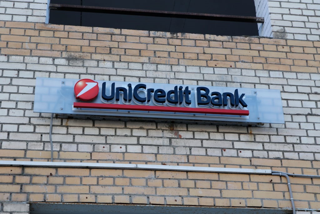 Фото для новини:UniCredit ліквідує банк у Росії - ЗМІ