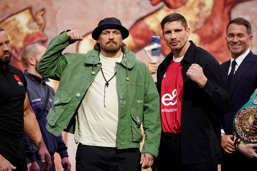 Фото для новини:Усик оцінив нового суперника як небезпечного кікбоксера на рингах боксу