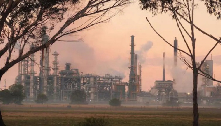 Фото для новини:В Австралії сталася масштабна пожежа на НПЗ