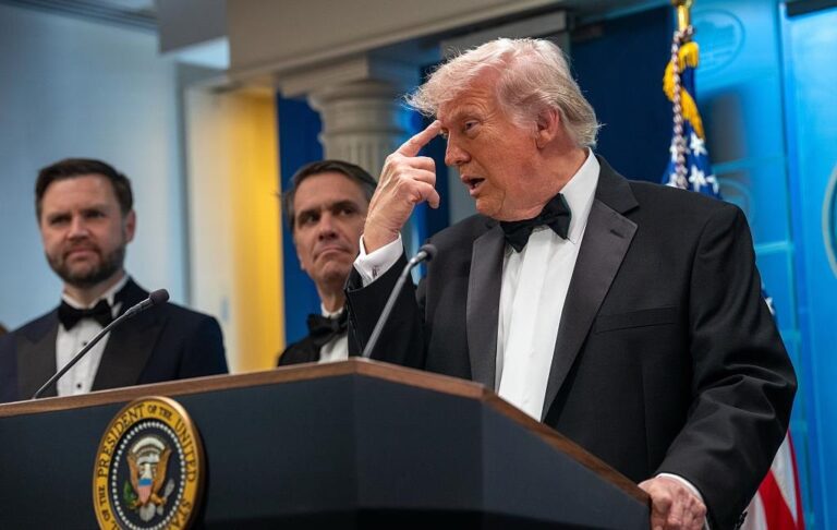 Фото для новини:В НАТО міркують про скасування щорічних самітів через Трампа - ЗМІ